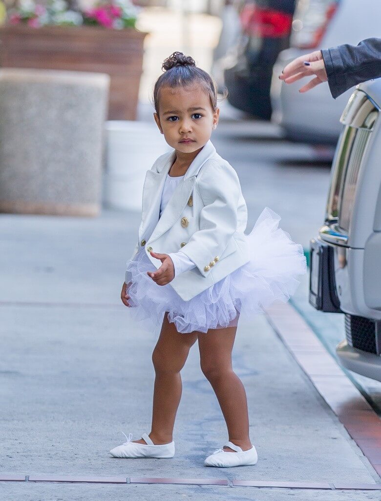 Η North West, με total white συνολο, με custom Balmain Jacket.