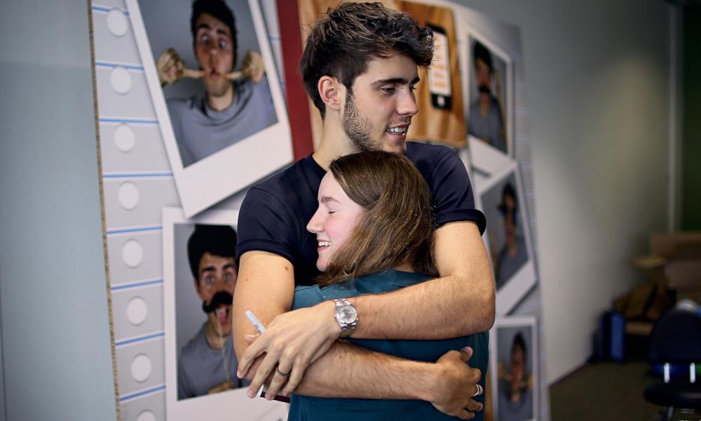 Η αξιοσημείωση περίπτωση του Alfie Deyes