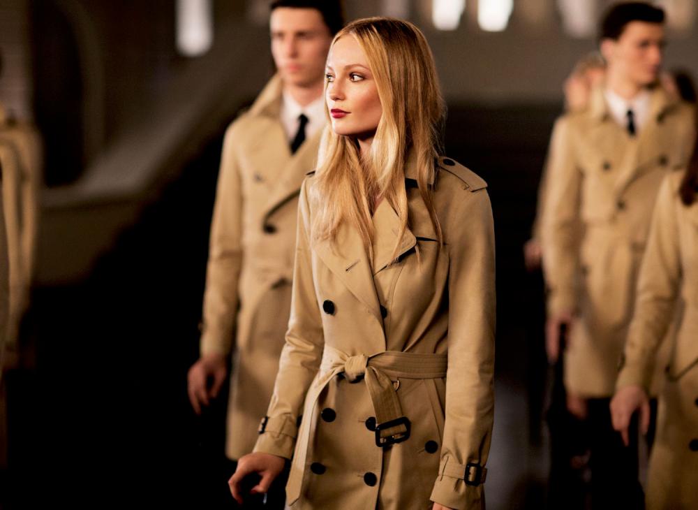 Βρέθηκαν οι επόμενες μούσες του οίκου Burberry;