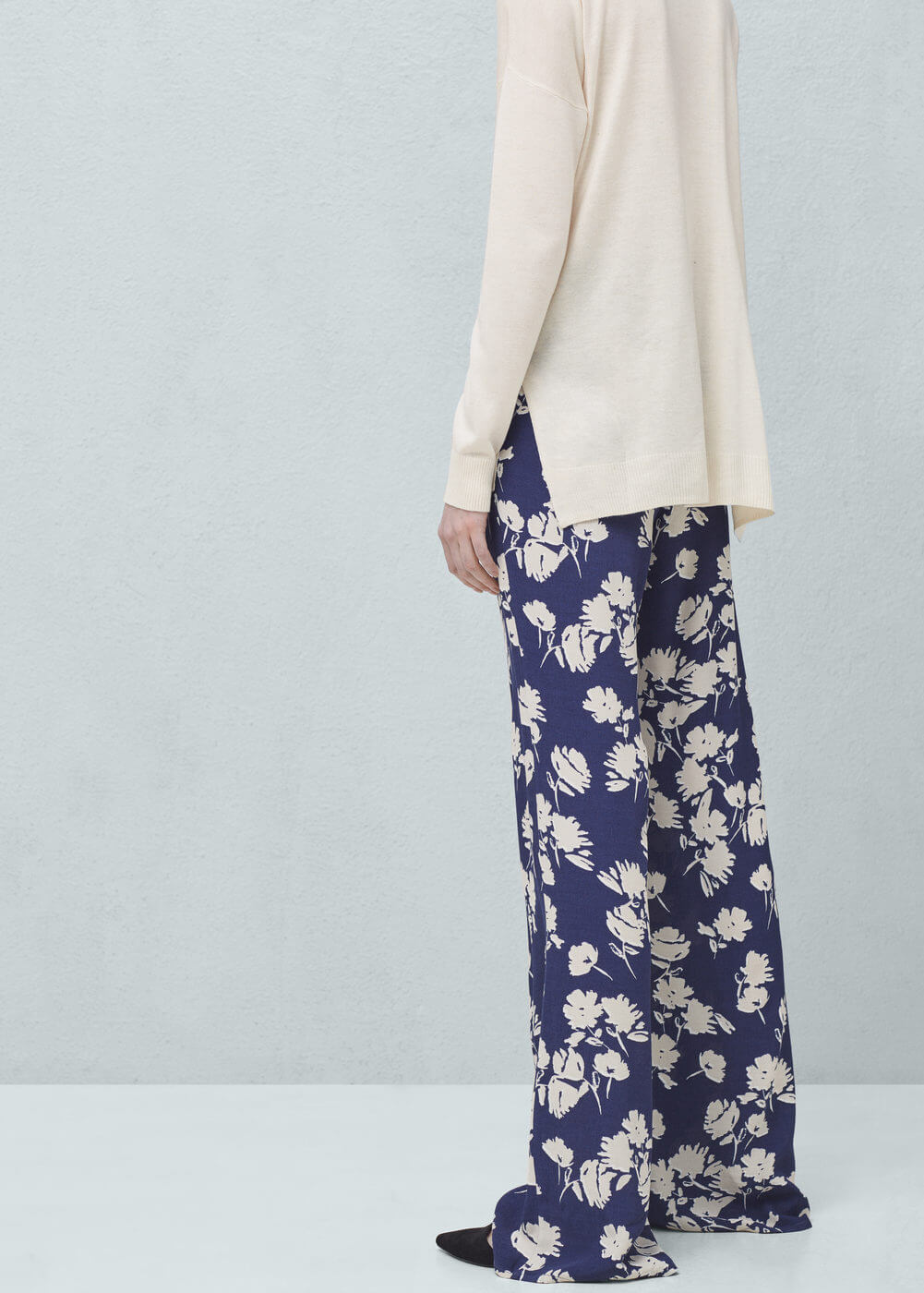 Εμπριμέ palazzo pants για το ιδανικό Pajama look (Mango)