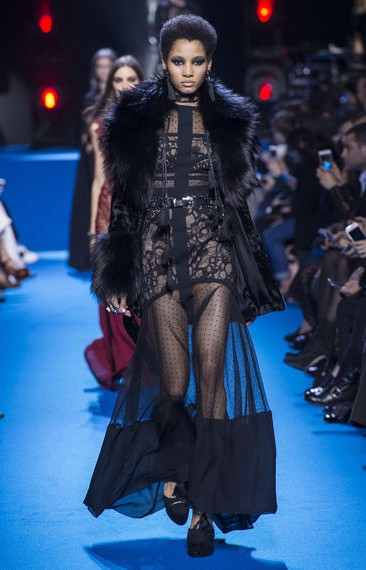 Οι Gipsy Queens του Elie Saab μαγεύουν το Παρίσι