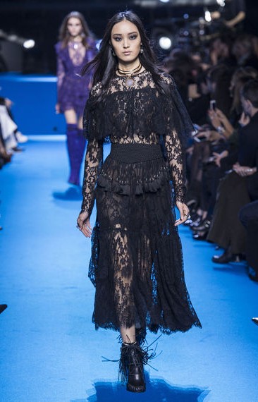 Οι Gipsy Queens του Elie Saab μαγεύουν το Παρίσι