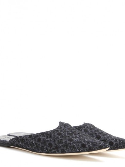 Flat mules: πώς θα φορέσουμε το trend την άνοιξη