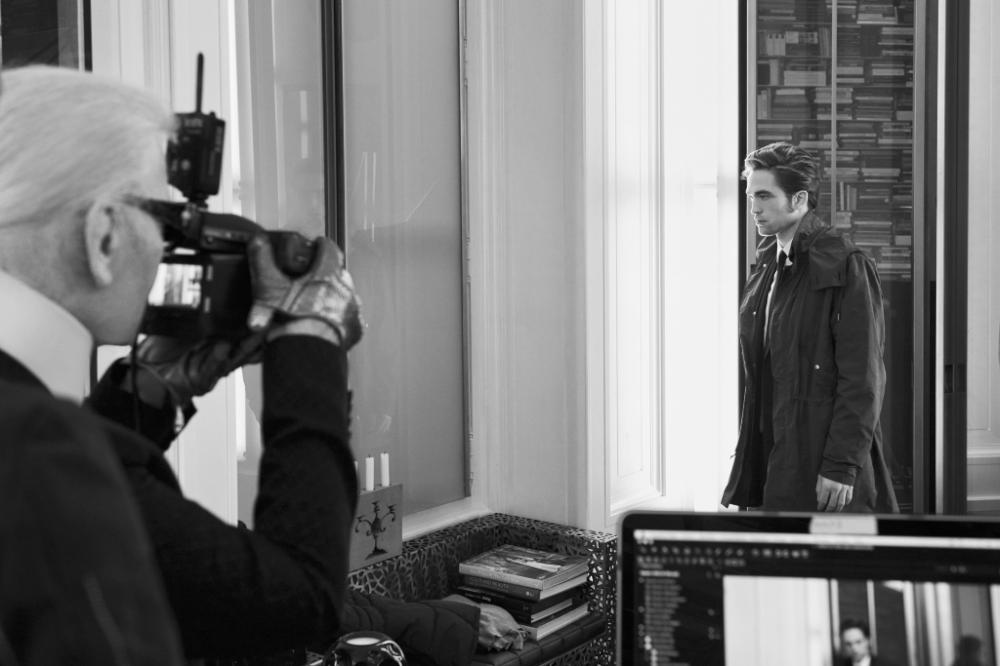 Ο Robert Pattinson ποζάρει για την αντρική συλλογή Dior