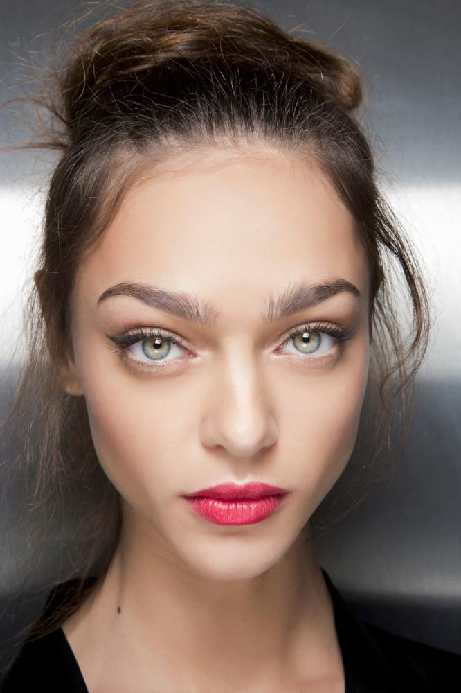Look ouf for: Zhenya Katava. 
Spotted: Στην ανοιξιάτικη επίδειξη των Dolce  Gabbana. 