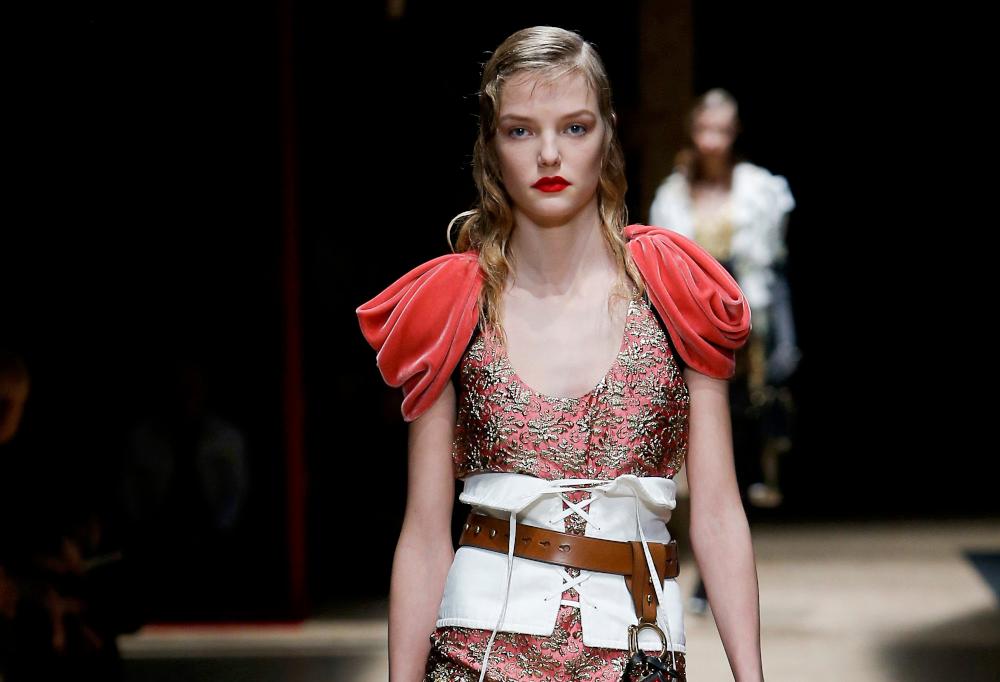 H Pat McGrath συμβουλεύει: έτσι θα κρατήσει το κραγιόν σας όλη την μέρα