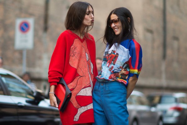 Beauty trend: Μαλλιά μέσα από τη μπλούζα