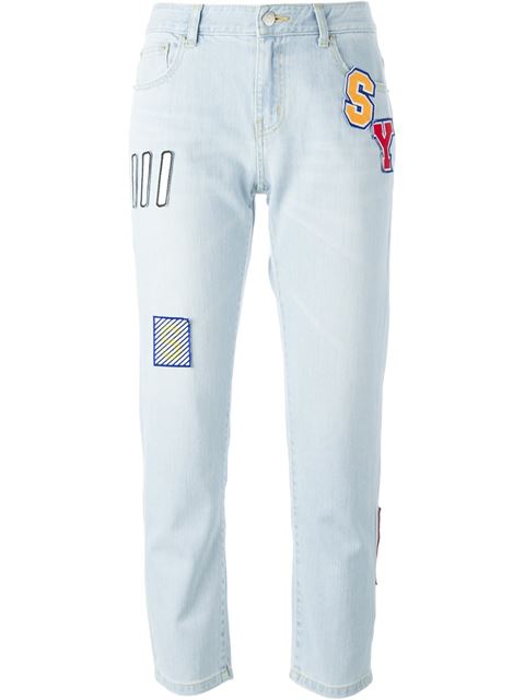 Denim καλυμμένα με patches: Είτε ένα jacket ή ένα παντελόνι, θα πρέπει να είναι διακοσμημένο με χρωματιστά patches για να το καθιστούν μοναδικό.
