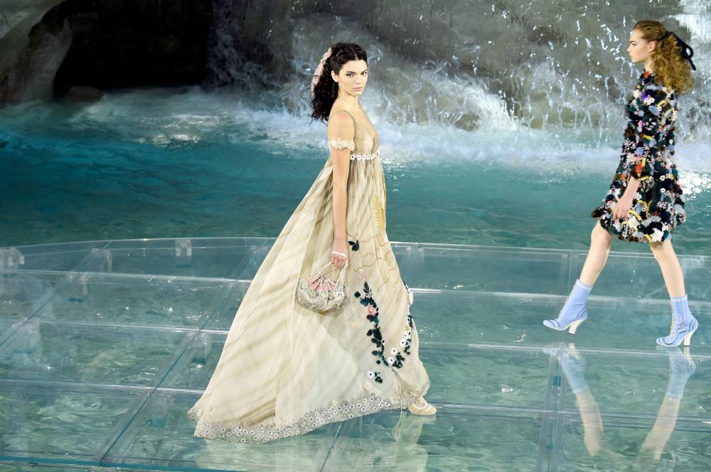 ROME, ITALY - JULY 07: Models walk the runway at Fendi Roma 90 Years Anniversary fashion show at Fontana di Trevi on July 7, 2016 in Rome, Italy. (Photo by Victor Boyko/Getty Images )