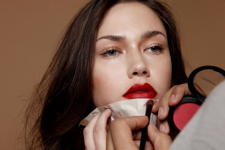To πιο δημοφιλές beauty trick στο Pinterest έχει θέμα το κραγιόν
