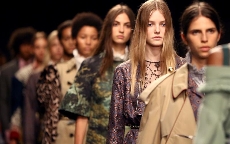 LFW2016 Fashion Report: Ένας σύγχρονος αναχρονισμός από την Burberry
