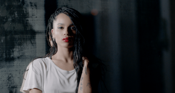 H Zoë Kravitz στο πρώτο επεισόδιο της online σειράς Yves Saint Laurent Beauty