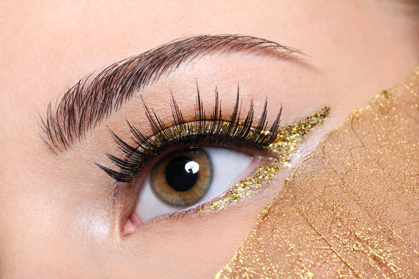 Το χρυσό eyeliner είναι η ιδέα που μας έκλεψε την καρδιά