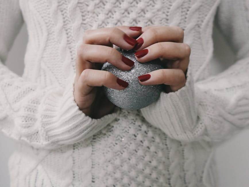 Mani Monday: Βρήκαμε τις πιο ωραίες ιδέες για το χριστουγεννιάτικο μανικιούρ!