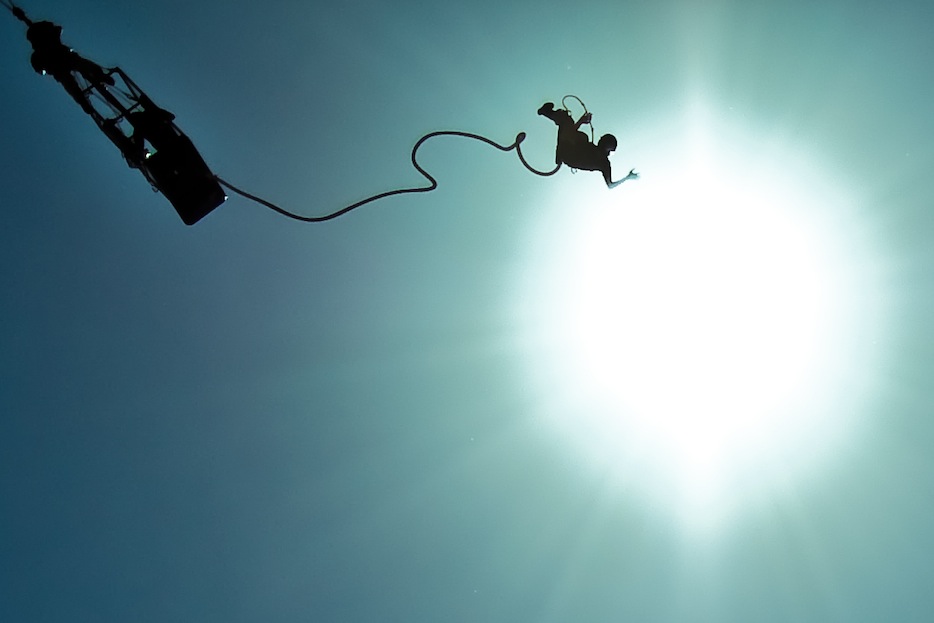 Last Thursday a brand of energy drinks came to the Campus with a bungee jumping setup. That meant that every 5 minutes we could hear, from our office, someone crying the hell out while jumping down.