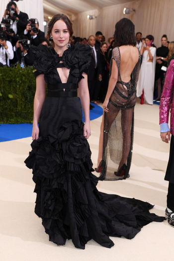 H Dakota Johnson με Gucci
