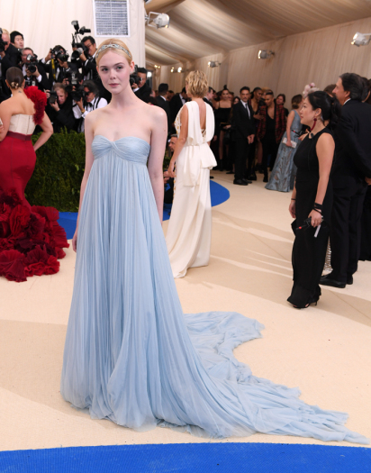 H Elle Fanning με Miu Miu
