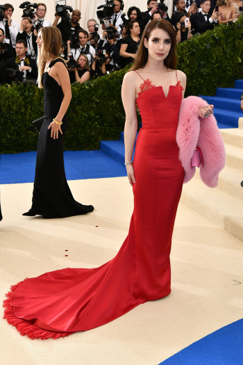 H Emma Roberts με Jonathan Saunders for Dvf
