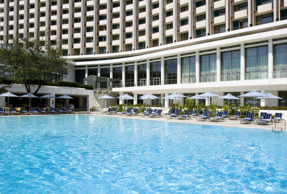 Στην πισίνα του Hilton βρίσκουμε τον απόλυτο αθηναϊκό προορισμό