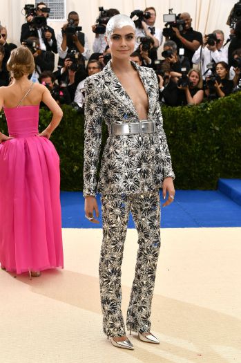 Cara Delevingne με Chanel Haute Couture
