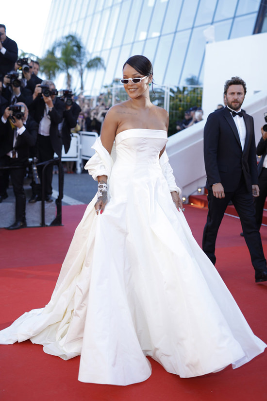 Η Rihanna με Dior Haute Couture. 

