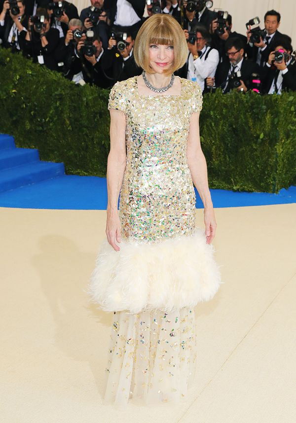 Anna Wintour με λαμπερή τουαλέτα Chanel