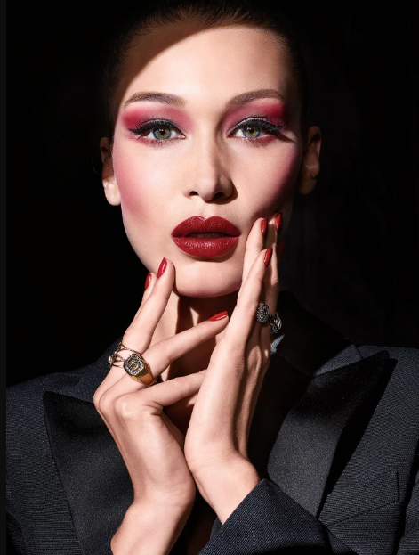 Η Bella Hadid, πρωταγωνιστεί στα Halloween beauty looks του Peter Philips για την φίρμα DIOR MAKEUP. 
(photo © Richard Burbridge)