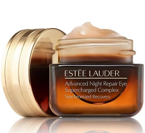 Υπερ-ενισχυμένη κρέμα ματιών Advanced Night Repair Eye Supercharged Complex Synchronized Recovery για επιδιόρθωση και πρόληψη φθορών από επιθετικούς παράγοντες, συμπεριλαμβανομένου του μπλε φωτός, Estée Lauder.