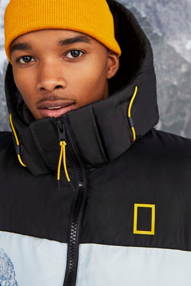 Λεπτομέρεια από puff Jacket, NATIONAL GEOGRAPHIC X BERSHKA