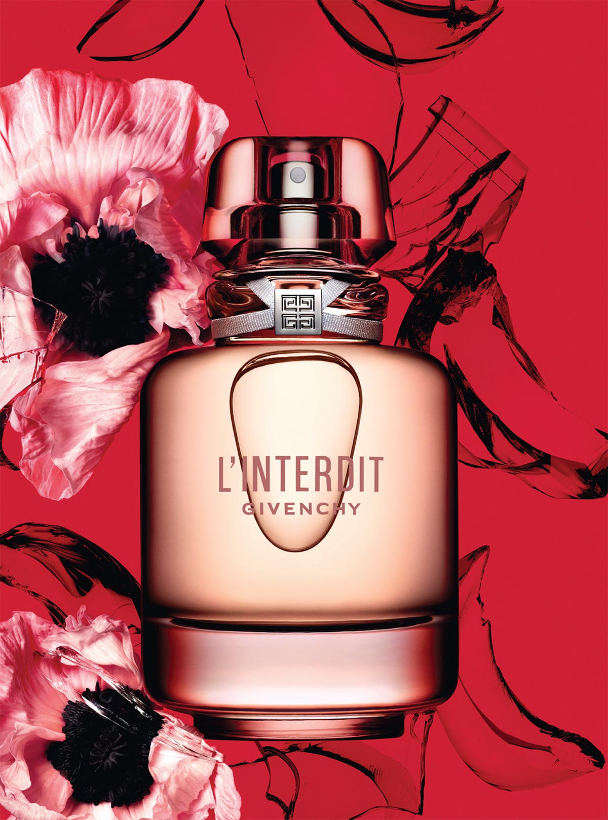 L’Interdit Eau de Toilette, Givenchy
Η floral woody musky υπογραφή του Eau de Toilette είναι
η ίδια με το Eau de Parfum, μόνο που στις δύο αρχικές συμφωνίες (λαμπερών λουλουδιών και ξύλων) προστίθεται
το λουλούδι Pavot. Εθιστικό και μεθυστικό, αυξάνει τη λαμπρότητα της λουλουδάτης καρδιάς από άνθος πορτοκαλιού και tuberose και συνδυάζεται με τη δύναμη του βετιβέρ και του πατσουλί.
