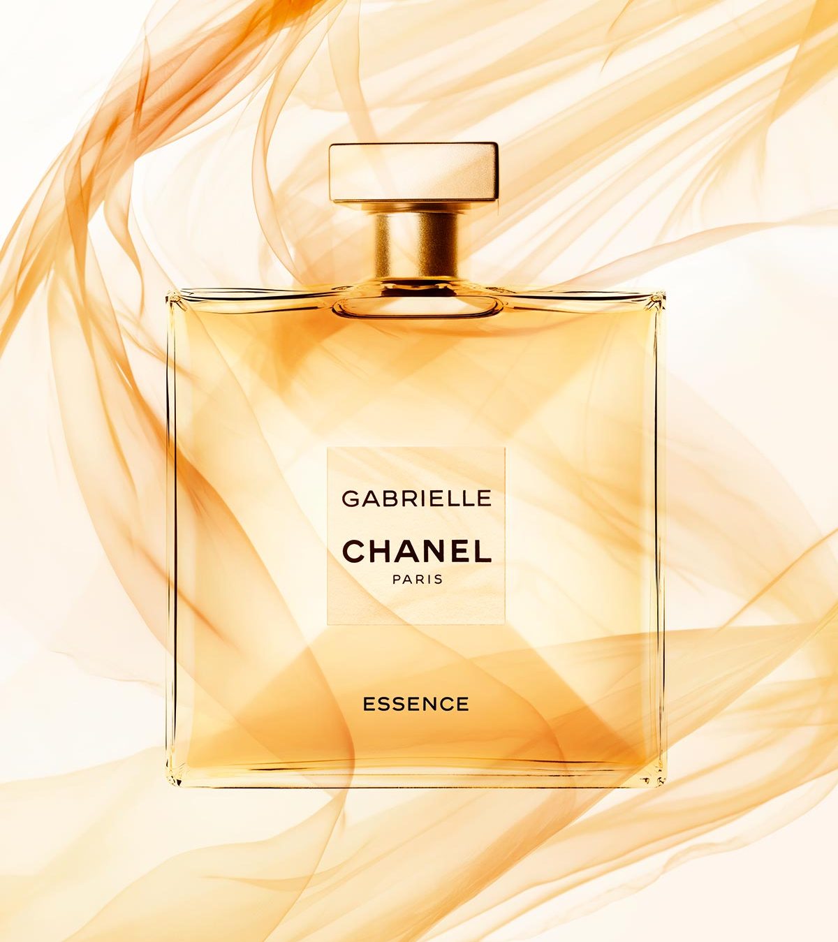 Gabrielle Essence, Chanel
Η νέα εκδοχή του Gabrielle Chanel είναι πιο ζωηρή και
φωτεινή, αποκαλύπτοντας μοντέρνα ποιότητα, χάρη σε
τέσσερα φίνα λευκά λουλούδια: γιασεμί, ylang ylang, άνθος πορτοκαλιάς από την Τυνησία και τουμπερόζα από
την Grasse σε πρωταγωνιστικό ρόλο.