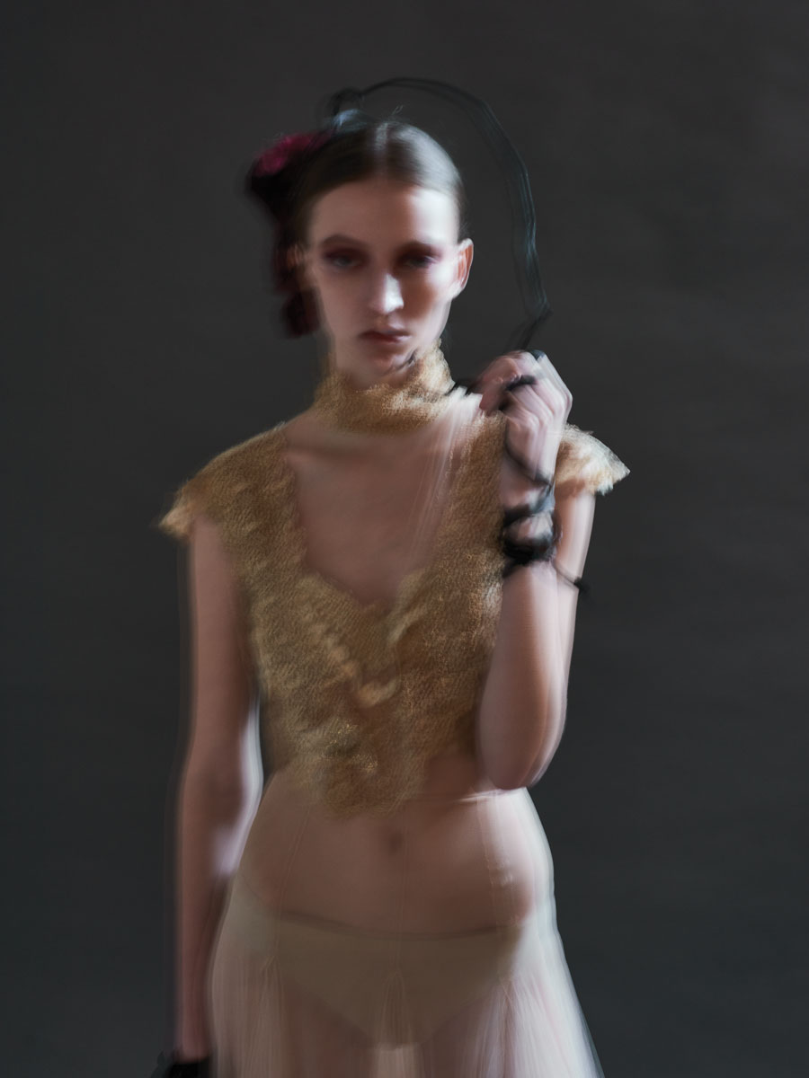 Φούστα από τούλι και τοπ από δαντέλα, Atelier Loukia.