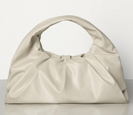 Τσάντα Shoulder Pouch από μαλακό δέρμα calfskin, BOTTEGA VENETA