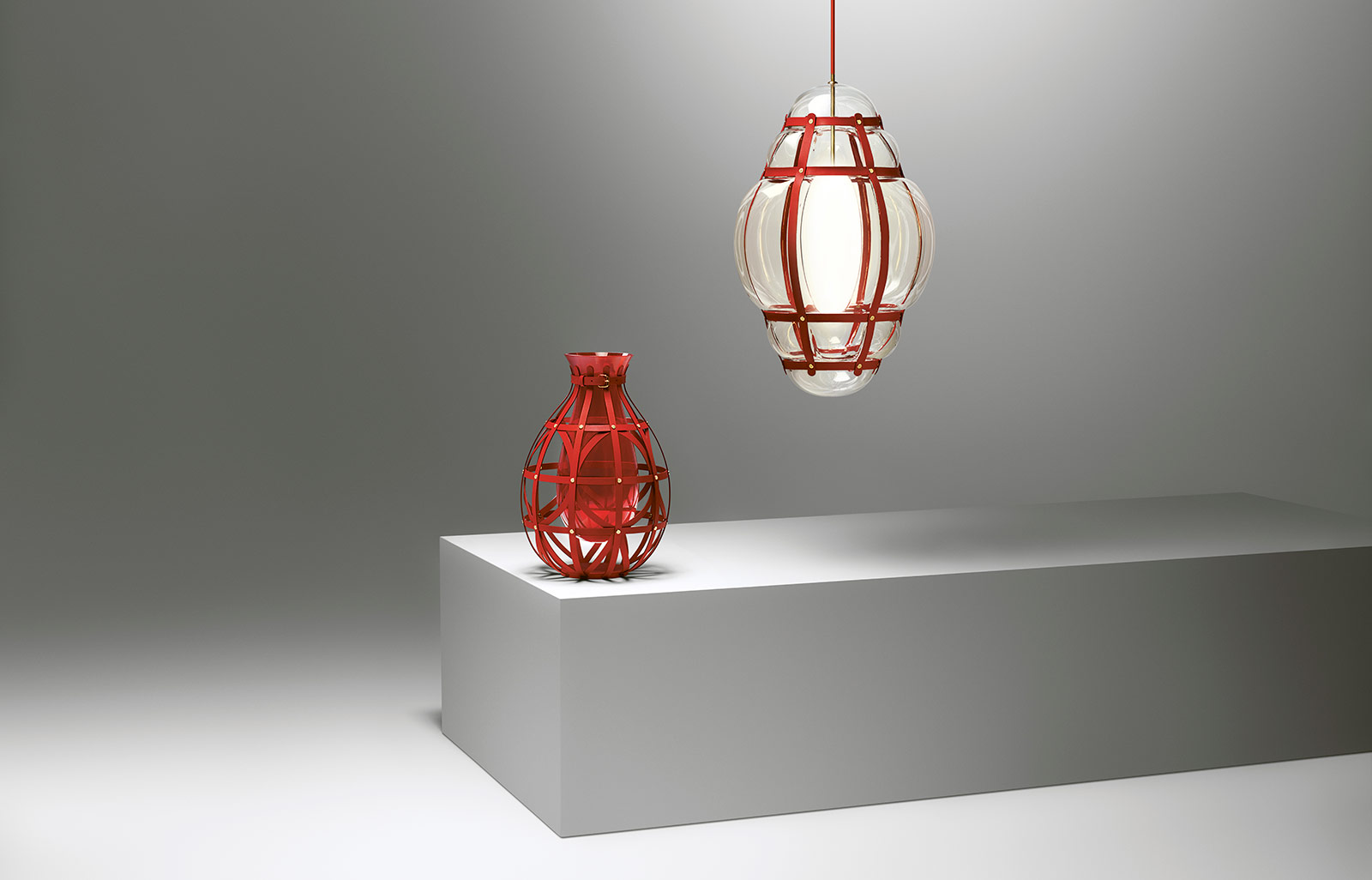 Βάζο Goccia και κρεμαστό φωτιστικό Venezia Lantern του  Marcel Wanders.