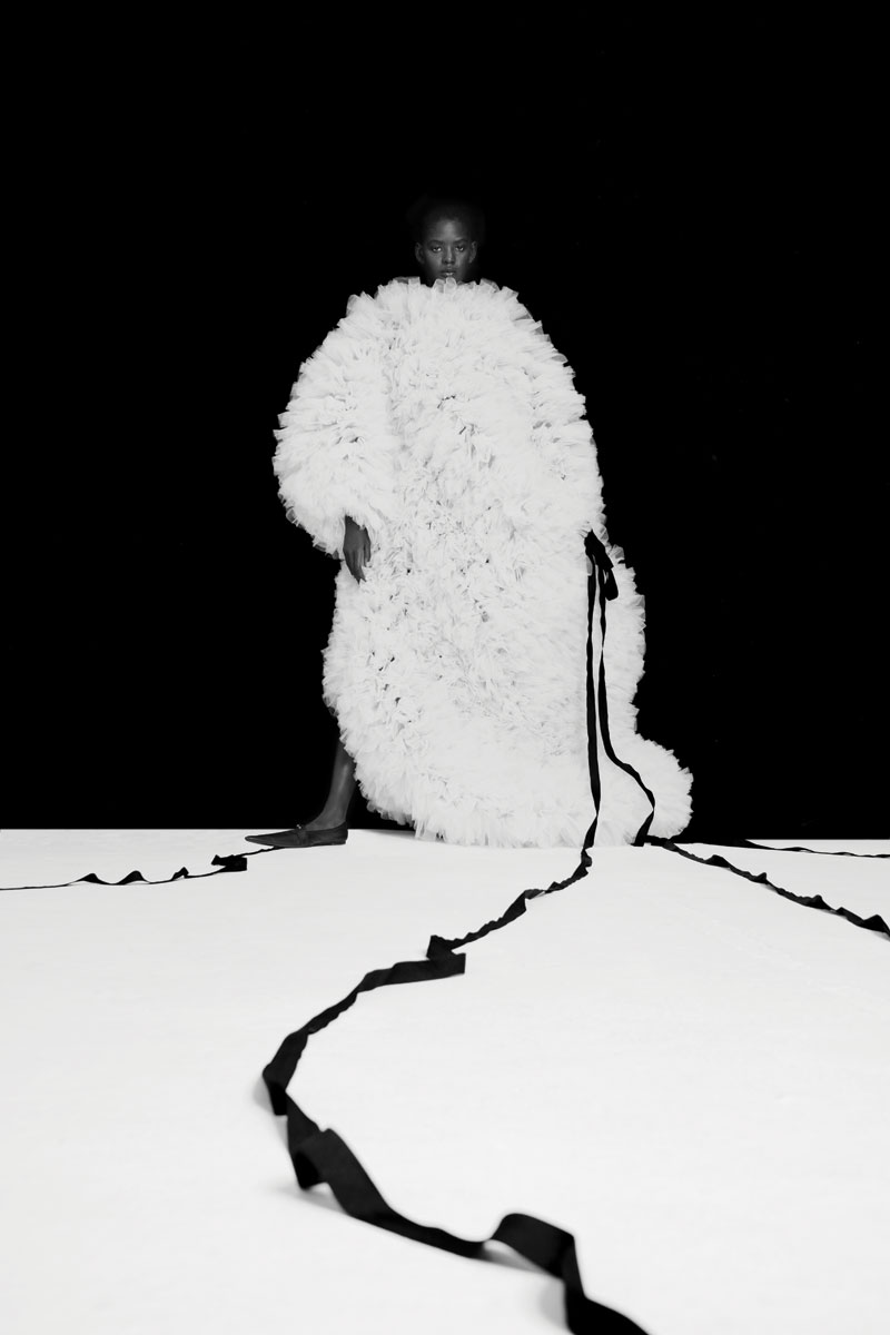 Κάπα από τούλι φορεμένη ως φόρεμα, Irene Angelopoulos Couture.