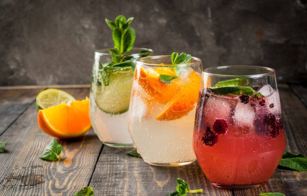 Ήρθε η ώρα να δοκιμάσουμε τα Kombucha cocktails είναι στη κορυφή. 