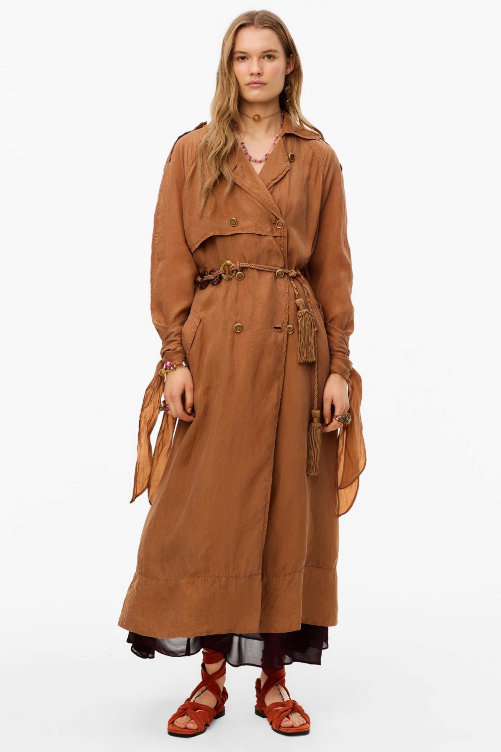 Limited Edition καμπαρντίνα σε ριχτή γραμμή €99.95, Zara