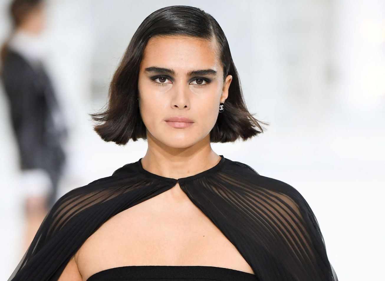 To smokey eye look πρωταγωνιστεί στις καλοκαιρινές τάσεις του οίκου Chanel.