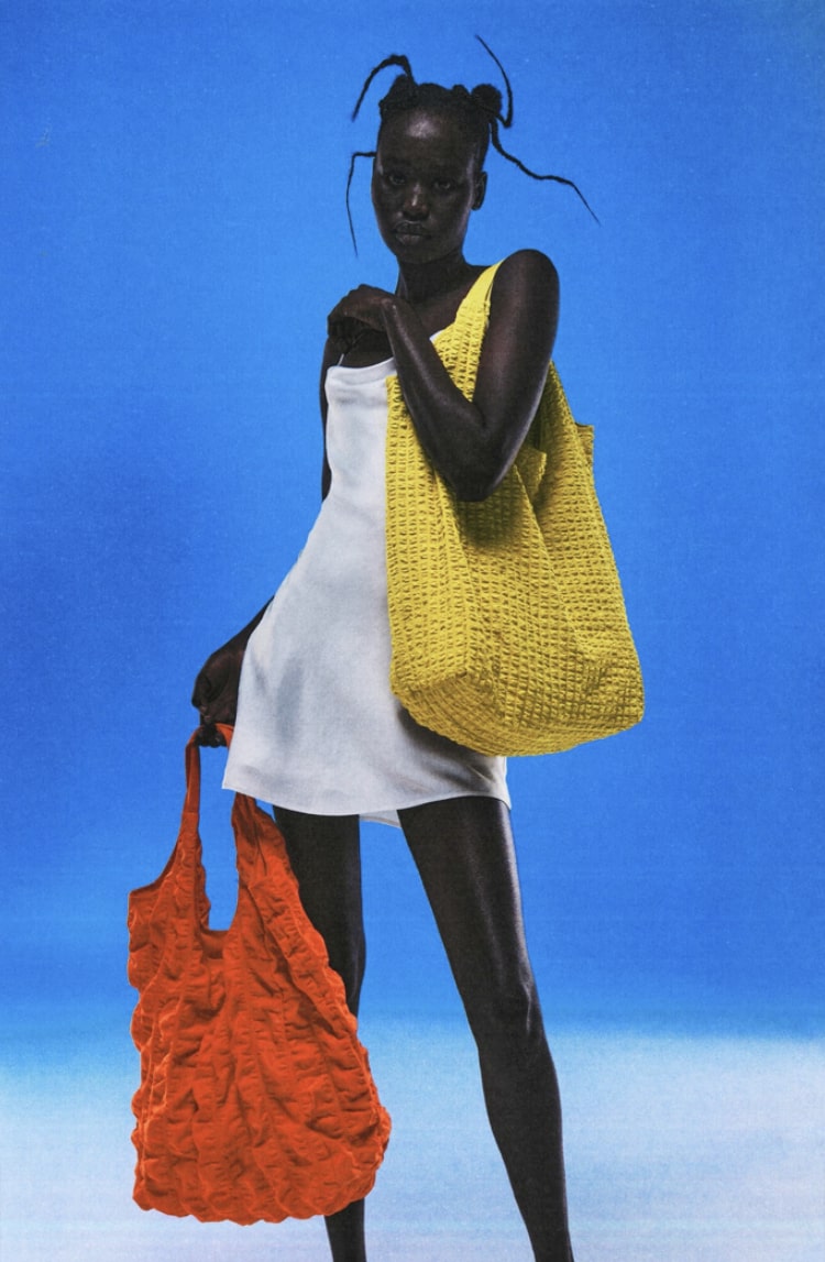 Tote bags από τεχνολογικά υφάσματα , 17.95€, Zara