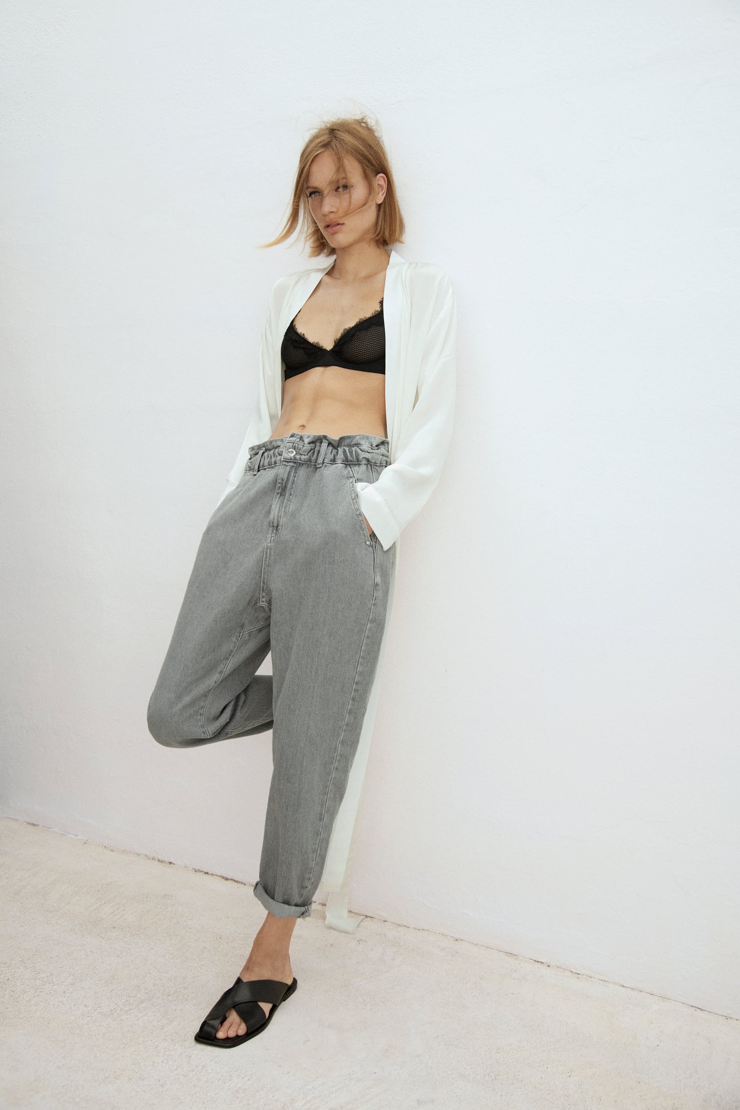 Baggy Paperbag jeans 25.95€, Zara