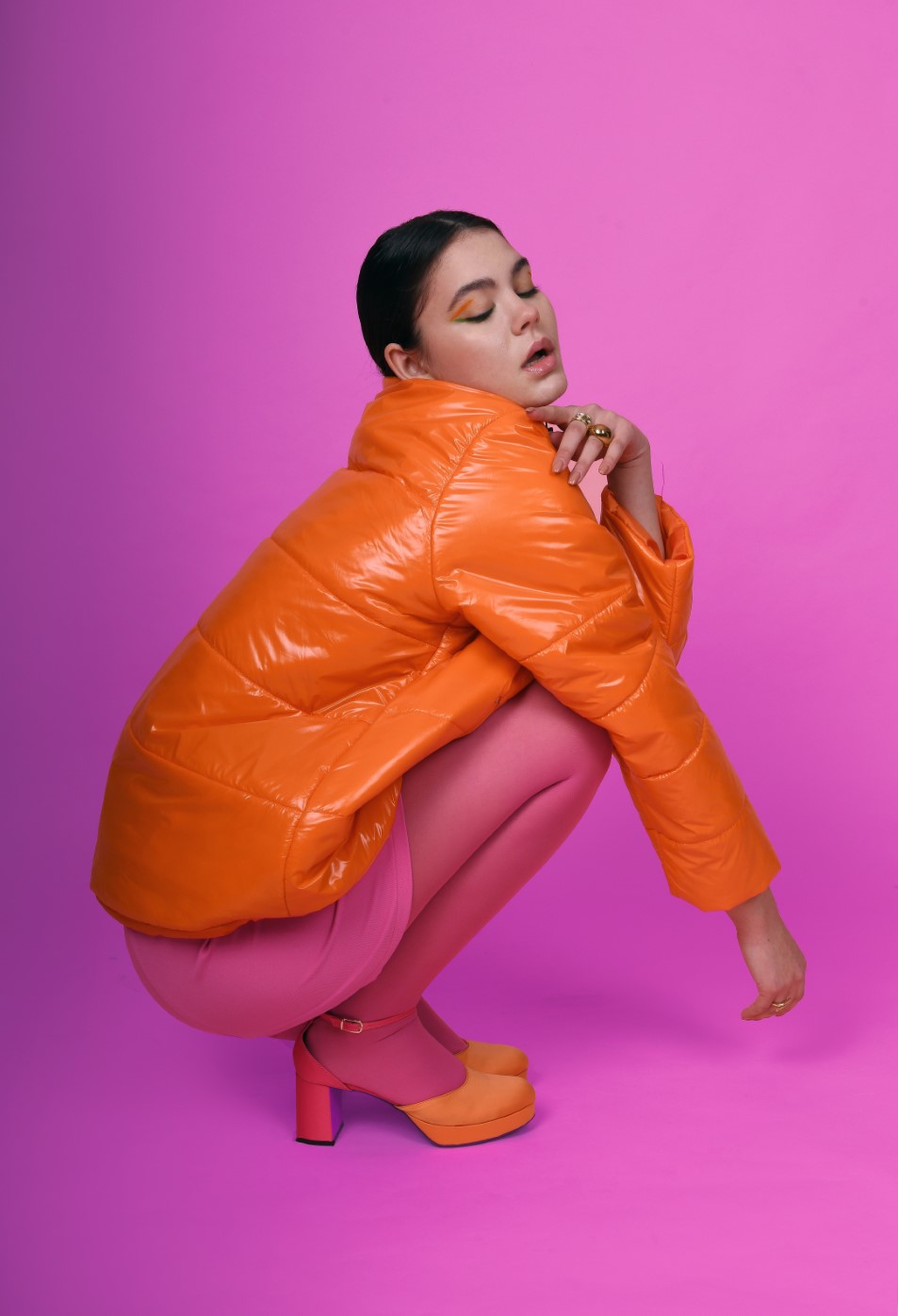 Puffer, φούστα και παπούτσια, Mytilakis The Stylebar.  