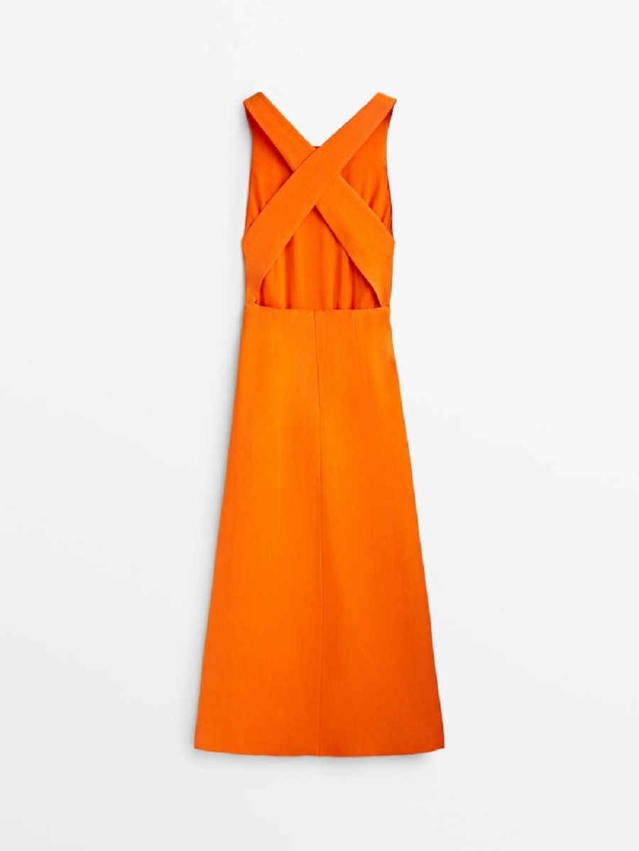 Φόρεμα με άνοιγμα στη πλάτη, 89.95€, Massimo Dutti.