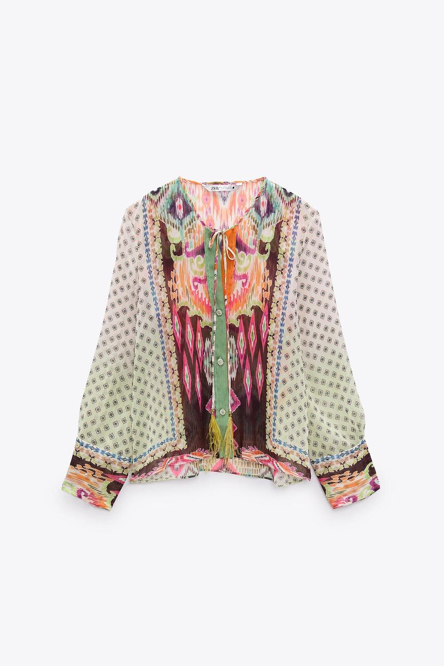 Εμπριμέ μπλούζα, 39.95€ , Zara.