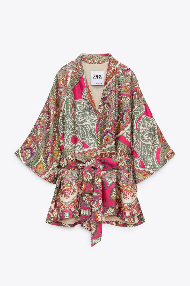 Κιμονό με κοντά φαρδιά μανίκια, 39,95 € , Zara.