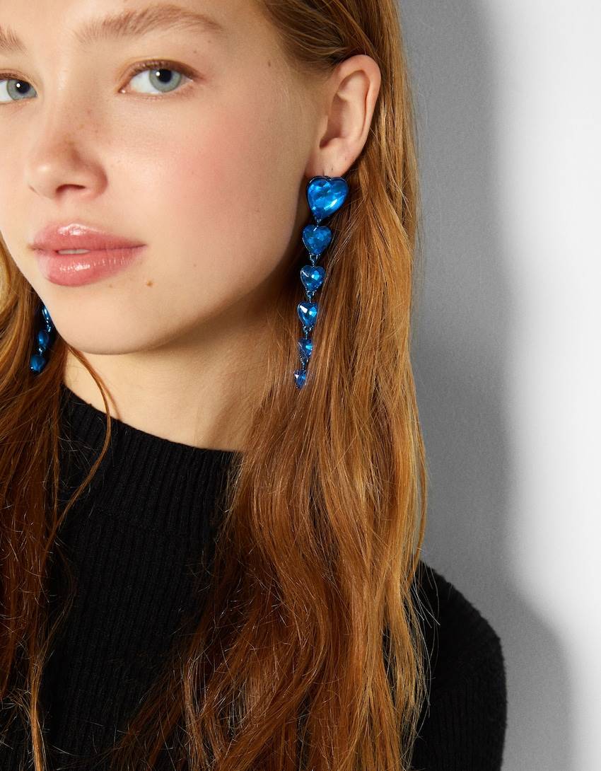 Μακριά σκουλαρίκια με στρας , 7.99€ , Bershka.
