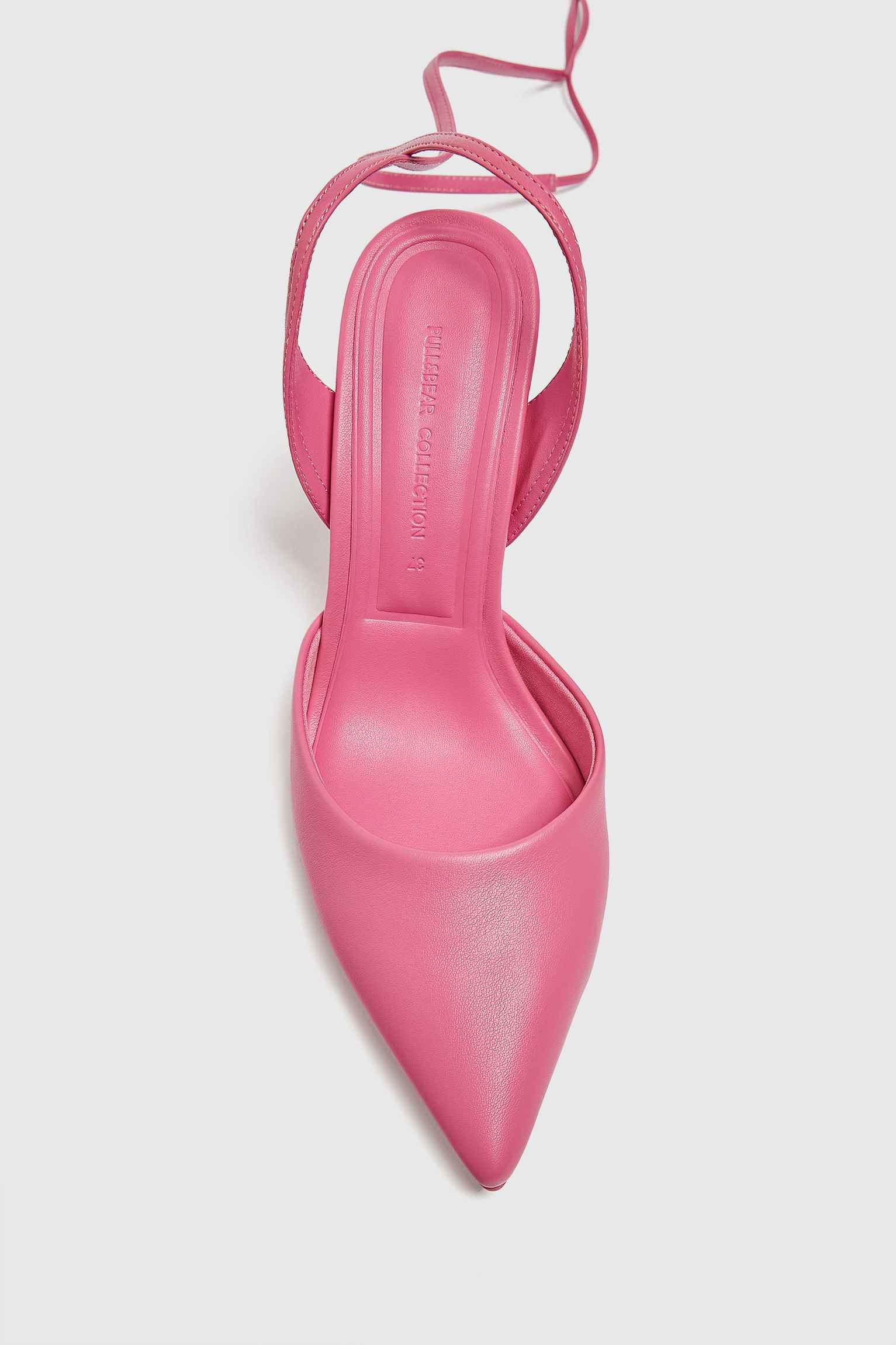 Ψηλοτάκουνο slingback, 29.99€ , Pull&Bear.
