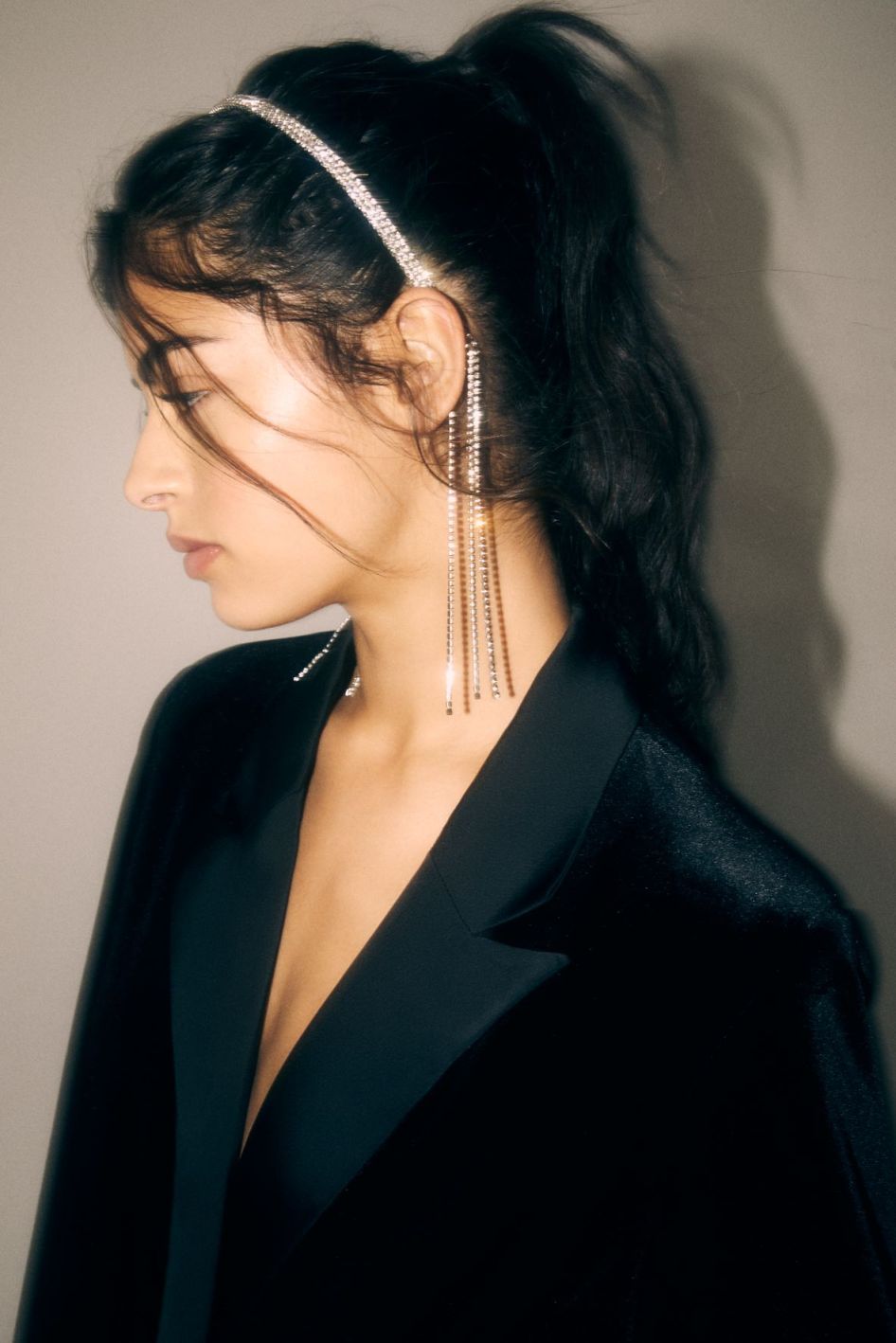 Στέκα με στρας 7.99€ , Zara.
