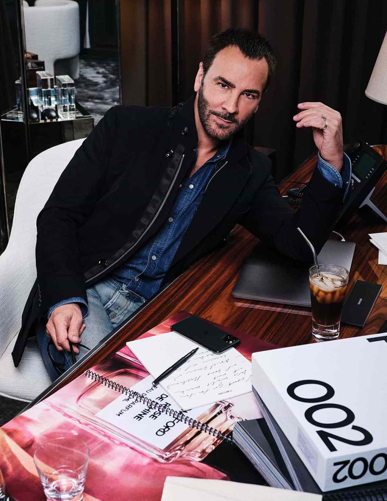 Tom Ford:  Οι φήμες επιστροφής στον οίκο Gucci & το “χρυσό” deal με την Estée Lauder