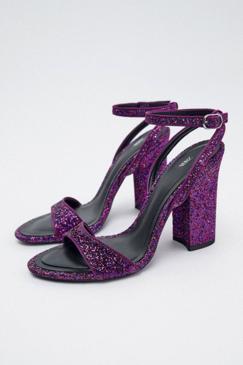 Ψηλοτάκουνα σανδάλια με glitter, 49.95€ , Zara.