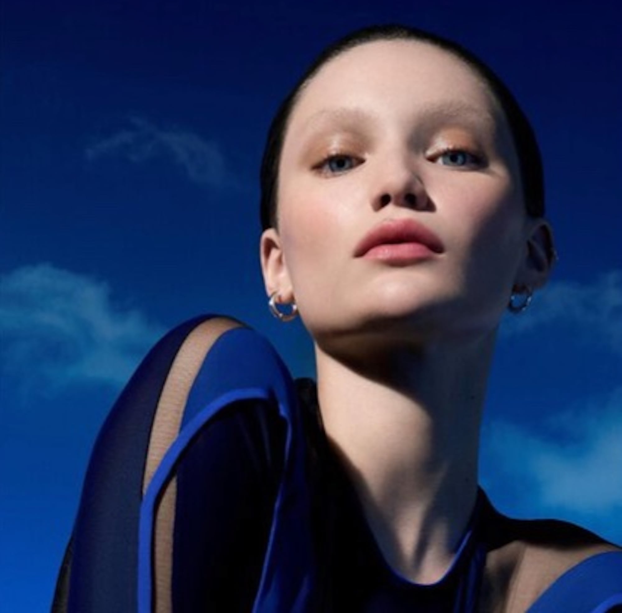 Blue Retinol Night Serum: H δύναμη της μπλε ρετινόλης